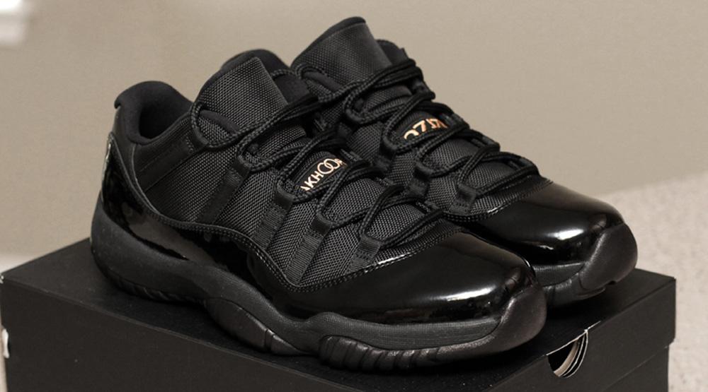 triple black retro 11