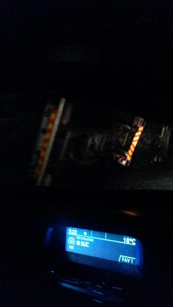 Nelius_O's tweet photo. @liezelv truck down before tunnel N1 http://t.co/kyNNaKi2bF
