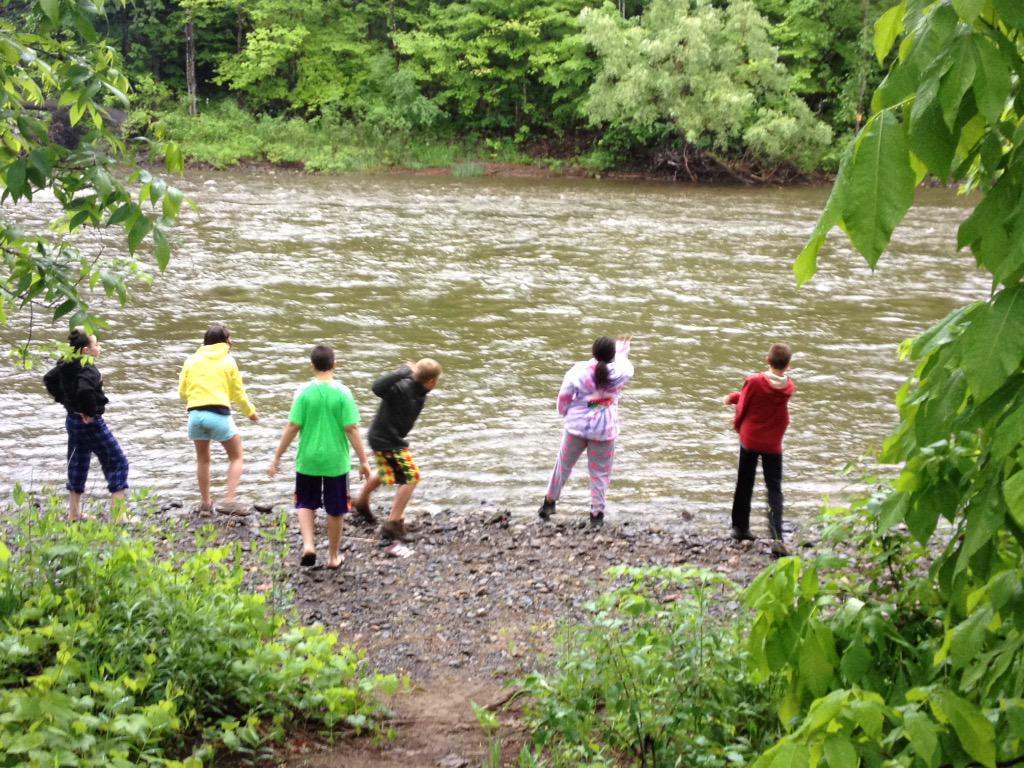 sngrbean's tweet photo. What do @ACSRochester kids do without tech? #old school bonding #msmayterm @TDuver @RyanmBurke @binarydaze #fossome http://t.co/QKpCj19tL9