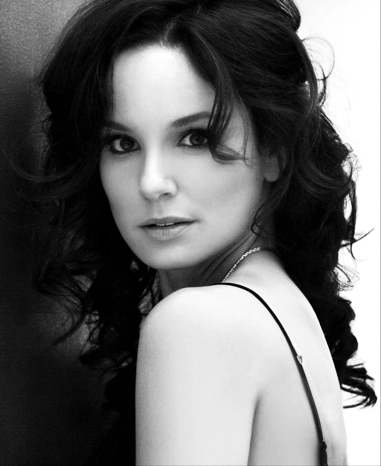 Happy birthday to Sarah Wayne Callies. Such a beautiful,classy,talented woman!  