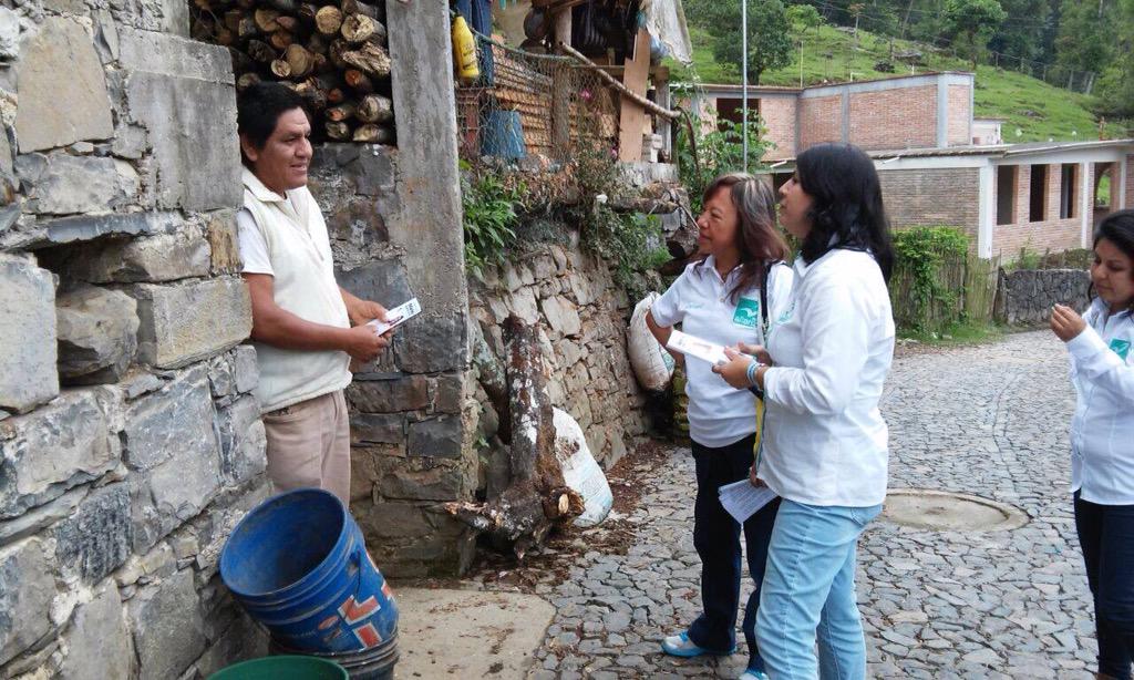 morahmar's tweet photo. Caminando por las hermosas calles de Xochitlan. Tú, como ellos #EligeTurquesa. @EquipoDePrimera @Turquesa_Zacap http://t.co/6ITqxJGQ8k