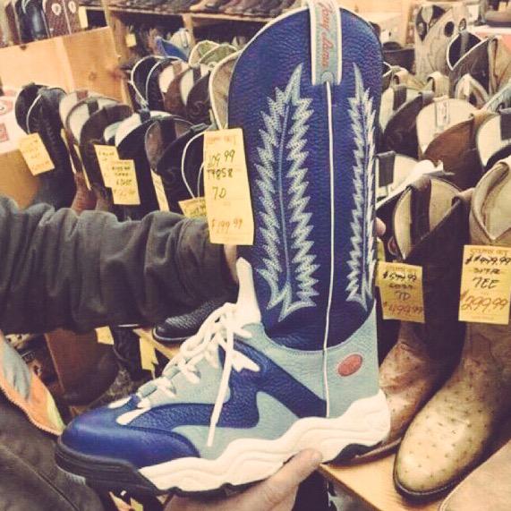 chacefocks's tweet image. when you wanna go jogging but live in mead