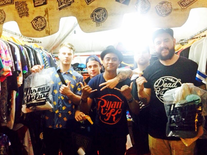 THRONE DELUXE tweet media