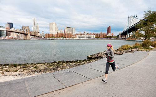 runnersworld's tweet photo. Change up your routine to recharge your body and mind--while maintaining fitness: http://t.co/r7aVAJ7VpZ http://t.co/wSgdL3Z1SB