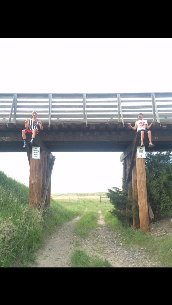 loganhollopeter's tweet photo. Monday's are bad for us lol @BrettMFOhlmann http://t.co/oPypNaN7qh