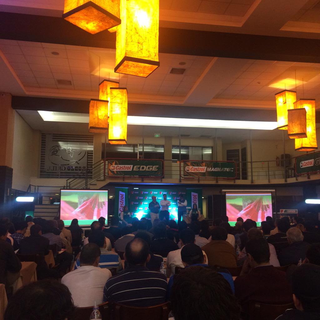 CastrolParaguay's tweet photo. Momento de preguntas en la #CharlaCastrol http://t.co/9NdMyRpgxO