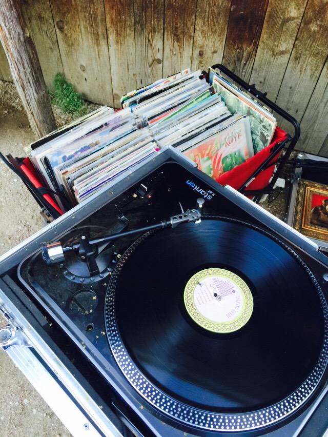 thefriendlyspot's tweet photo. #FundayMonday #DJBooBooDan #CraftBeer #veryfriendly #southtown till Midnight http://t.co/hQQ3KSaA2d