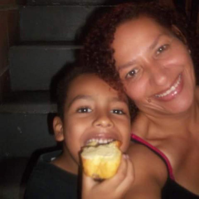 ocamposhirley's tweet photo. Ya subí mi foto y done 10 vasos de leche para los niños. Usa el hashtag #UnaSelfiePorLosNiños y hazlo tú también. http://t.co/8SST6HT2aS