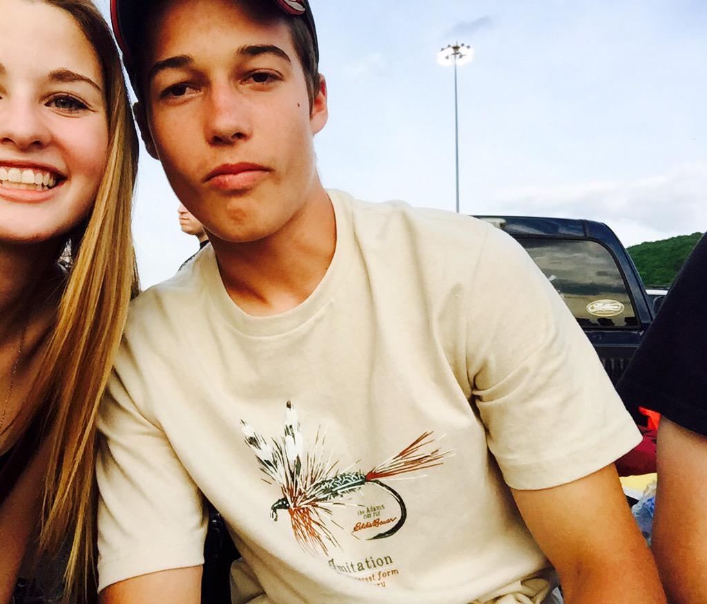 Chrissyrevitt's tweet photo. Can we talk about how I met Cameron Dallas at Froggy Fest ππΈ #hisnameistim http://t.co/TOLtfaoMYU
