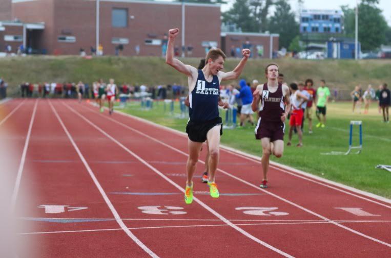No matter how bad it seems, believe in yourself. Hold the rope. Never give up. #Hawks
