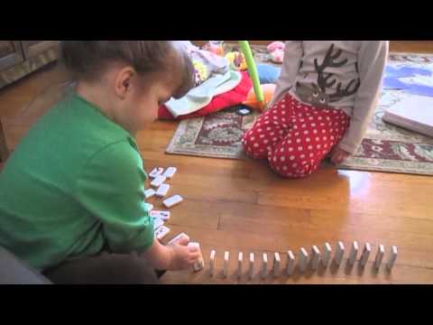_lorealpro's tweet photo. Cute Toddler Doesn't Understand Dominoes | Moodboost Monday http://t.co/zwSXZi0xgT #loreal #product http://t.co/CNaYs9qncp