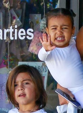 basicallybasic8's tweet image. When your friend tries to take snapchats of you but you&apos;re not lookin too good