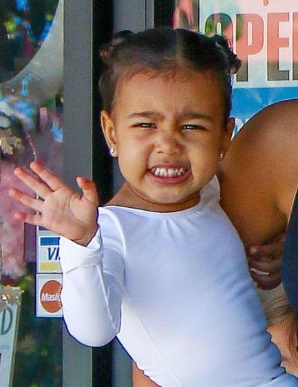 basicallybasic8's tweet image. When your friend tries to take snapchats of you but you&apos;re not lookin too good