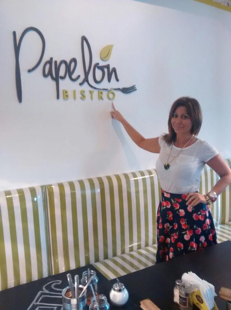 PMinuto90's tweet photo. Uno de los patrocinantes de la gira #Comunicate2015 de nuestra @monifernandez fue @papelonbistro gracias http://t.co/ILQhQXMlhB