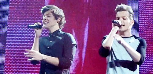 LovclyMikkelsen's tweet photo. But they are literally one person...
Like wtf #AcceptTheLarryLove http://t.co/WnJ53i0wzB
