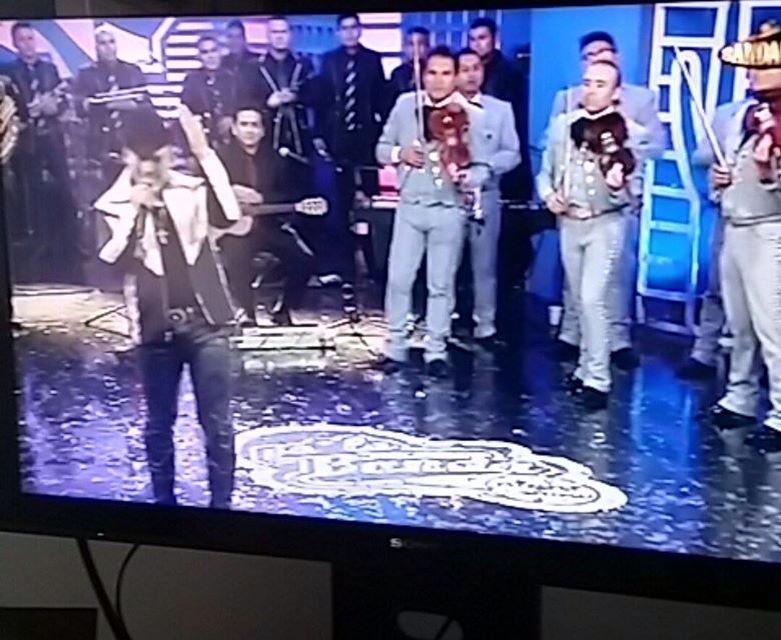 0416Fan's tweet image. Mirando a este chulo.. @TvBandamax  @PalaBanda_NS  @EspinozaOficial @EspinozaOficial 😘😘😘 saludos desde Palm springs