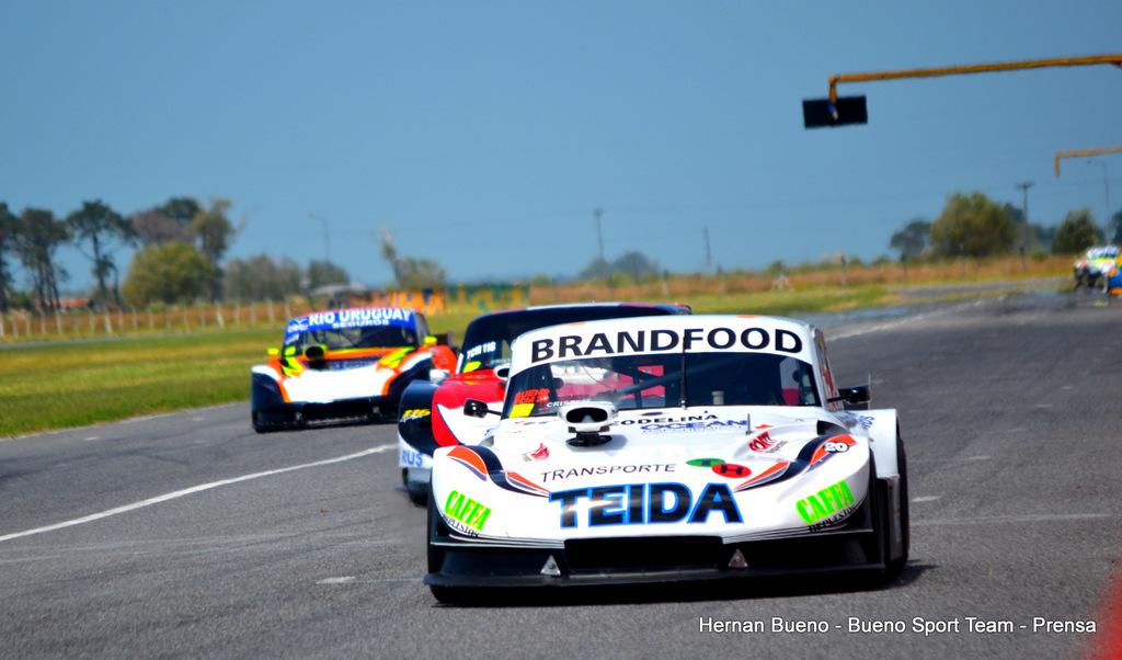 El auto con solo 9 carreras y 3 motores Ford están en alquiler!
<a href="/TCSHOWok/">TC SHOW</a> @tcarretera @TCLAREVISTA <a href="/AutodromoMouras/">Autodromo Mouras</a>