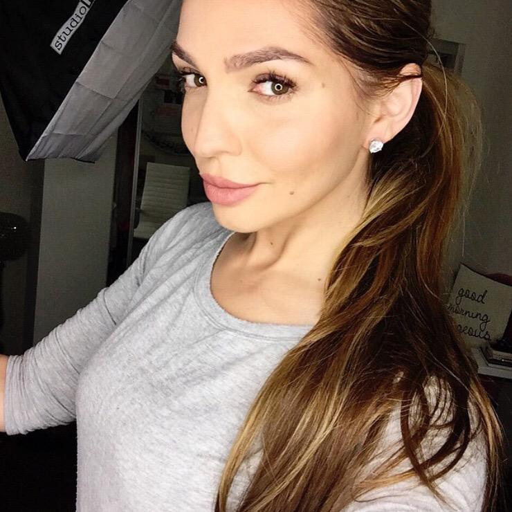 AlexandraPotora's tweet image. YES!❤️ RT @emcosmetics: @alexandrapotora says our concealer palette is &quot;the best&quot; 😍 #emcosmetics #flawless