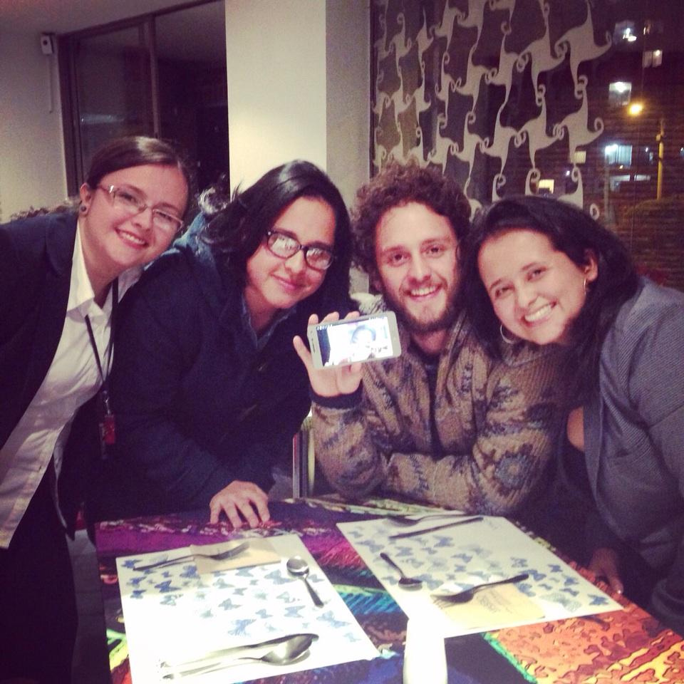 christopheruck's tweet photo. Tati,Diana,jess,Cindy y yo!! Que gran noche! Puras risas!! http://t.co/LXNCUJsU3b
