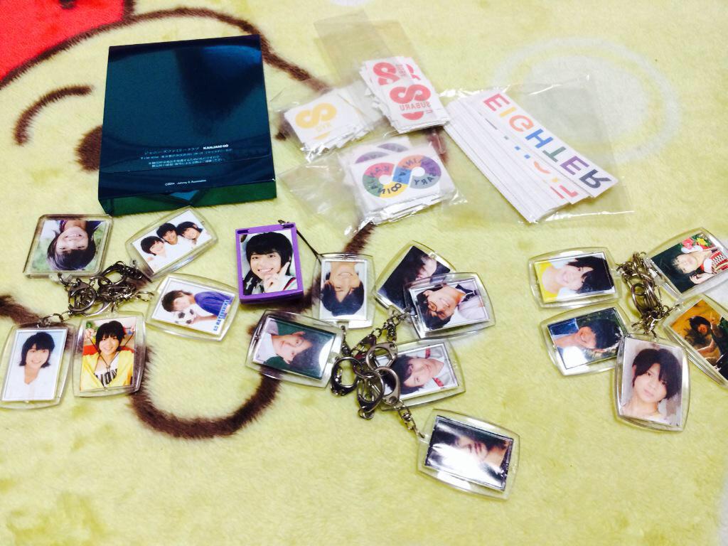 so_n27's tweet photo. 【拡散希望】

関ジャニ∞公式写真、ボディーシール、キーホルダーお譲りします。

公式写真は定価のお譲りです。

拡散お願いします！ http://t.co/fpCB8HJUv9