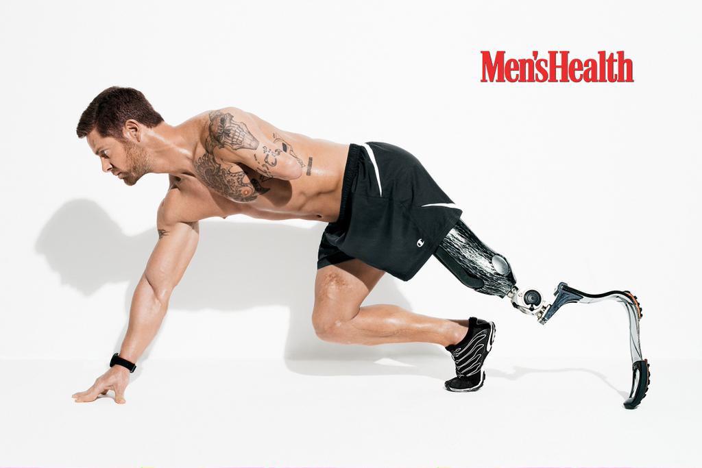 TopFBVids's tweet photo. Who's more courageous? 

RT if Noah Galloway who survived a road side bomb in Iraq is more courageous than Jenner. http://t.co/esbKZYZP3j