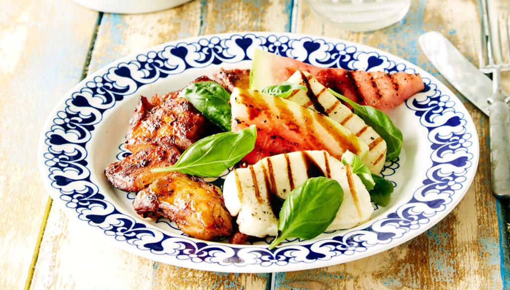 TeijaNesterinen's tweet photo. Grillataan heviä #kruoka #grillikuumana #halloumi #salaatti #pihvi #varras #herkku #sekäettä http://t.co/oMhSfeElfX http://t.co/3TgcHlm5fM