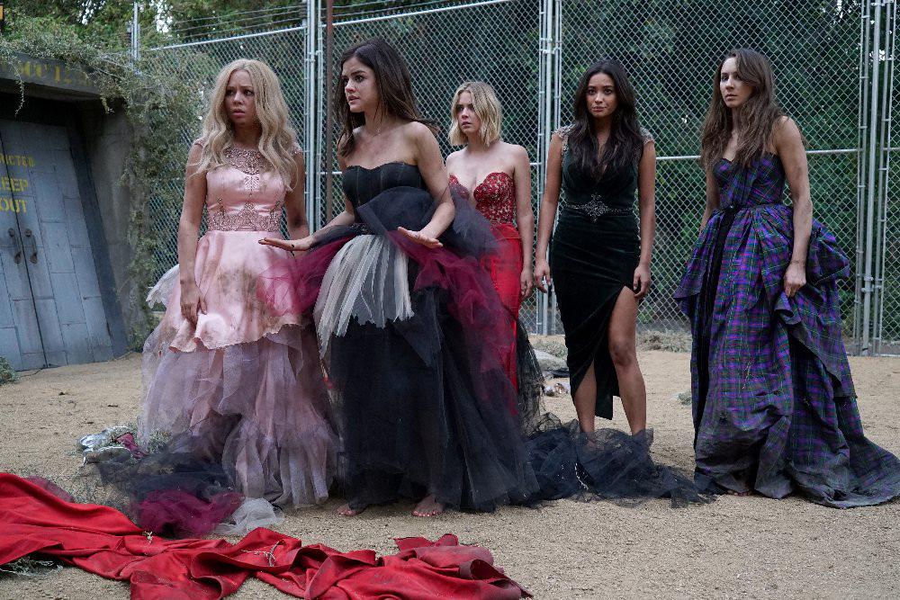 The PLL #SummerofAnswers begins TONIGHT at 8/7c on @ABCFamily! RT if you can't wait!