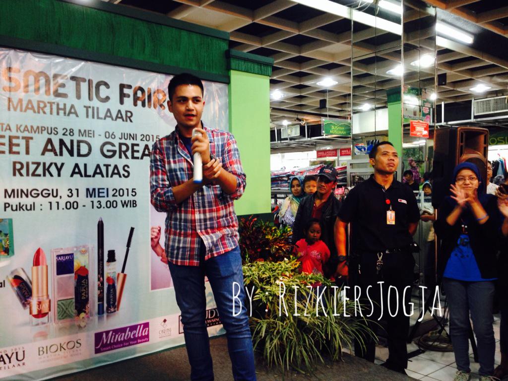RizkiersJogja's tweet image. @Rizky27Alatas at Mirota Kampus. 05/31/2015. 💙