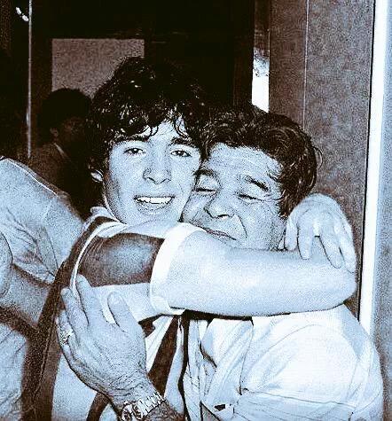 IGMARADONIANA's tweet photo. #Chitoro estamos con vos, como tu flia junto a #doñatota estuvieron con nosotros los #maradonianos SIEMPRE! http://t.co/q4dToQ4Hcy
