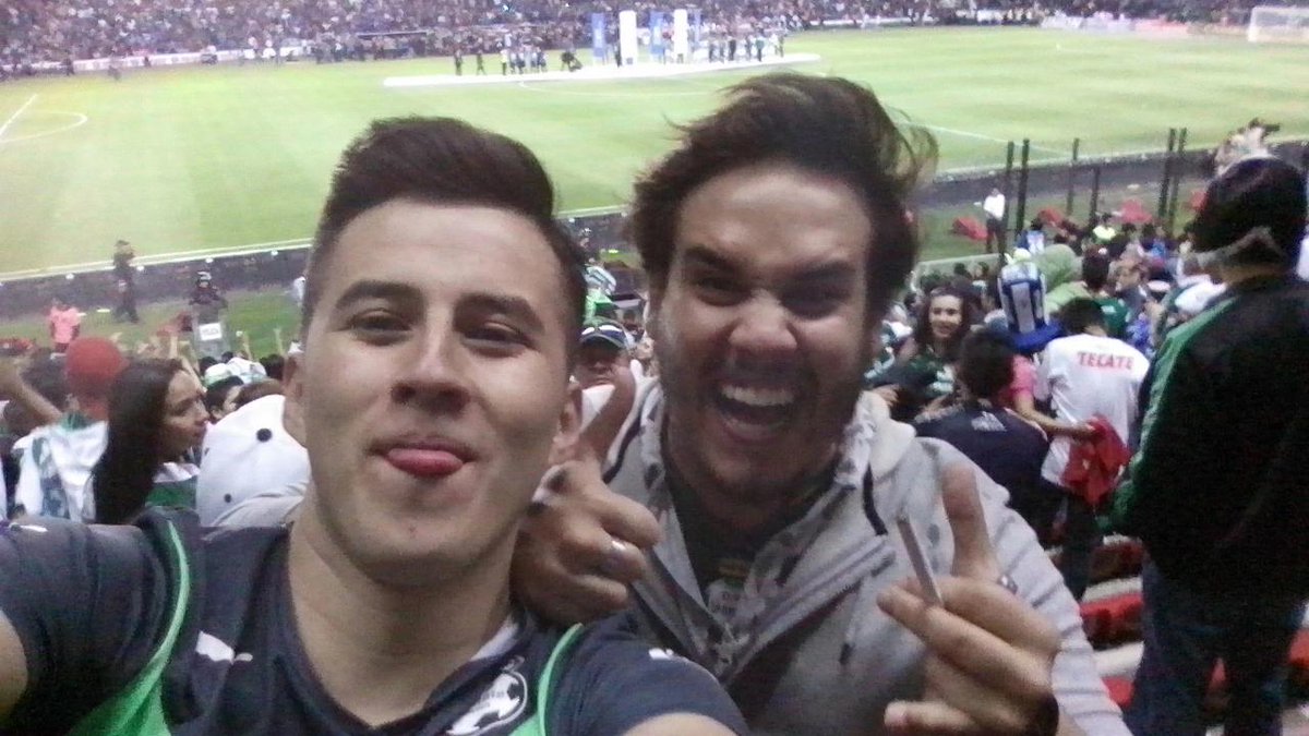 IvanLZotto's tweet photo. Gracias al buen @GusMenFox. Por hacer que vea a mi equipo @ClubSantos campeon!
Abrazo parienton! http://t.co/MBzhPQZjz6