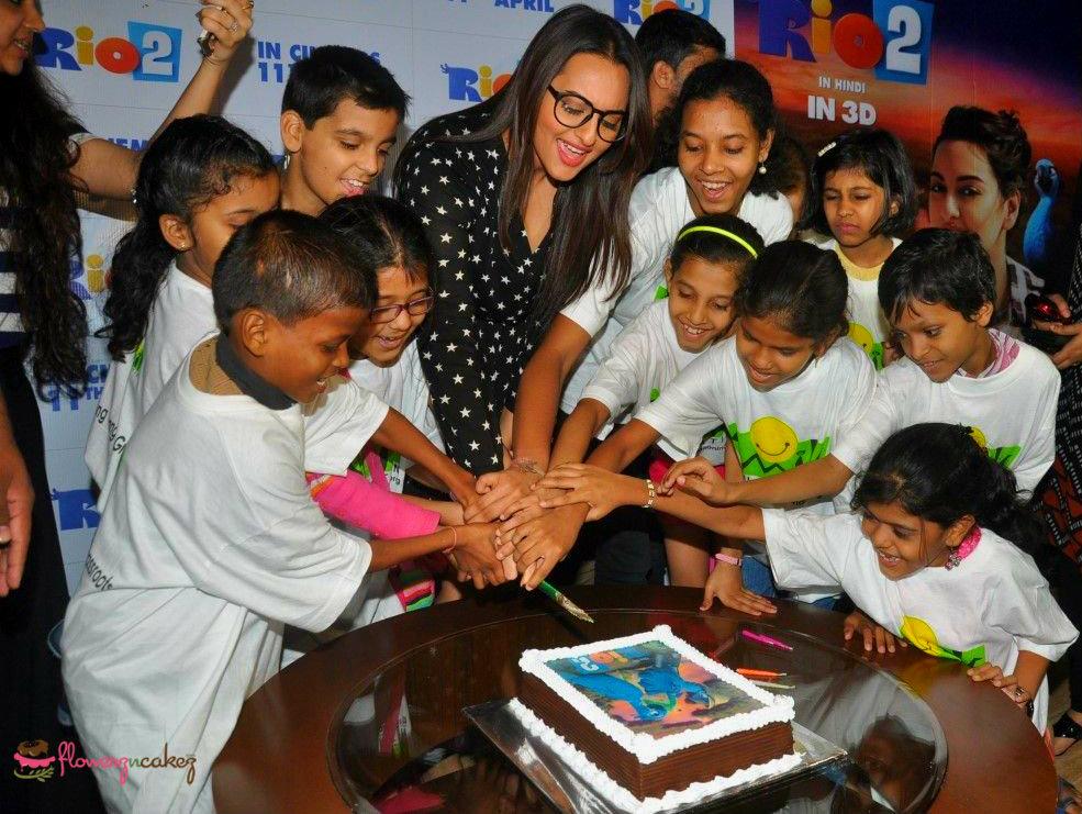  wishes Happy Birthday Sonakshi Sinha
 