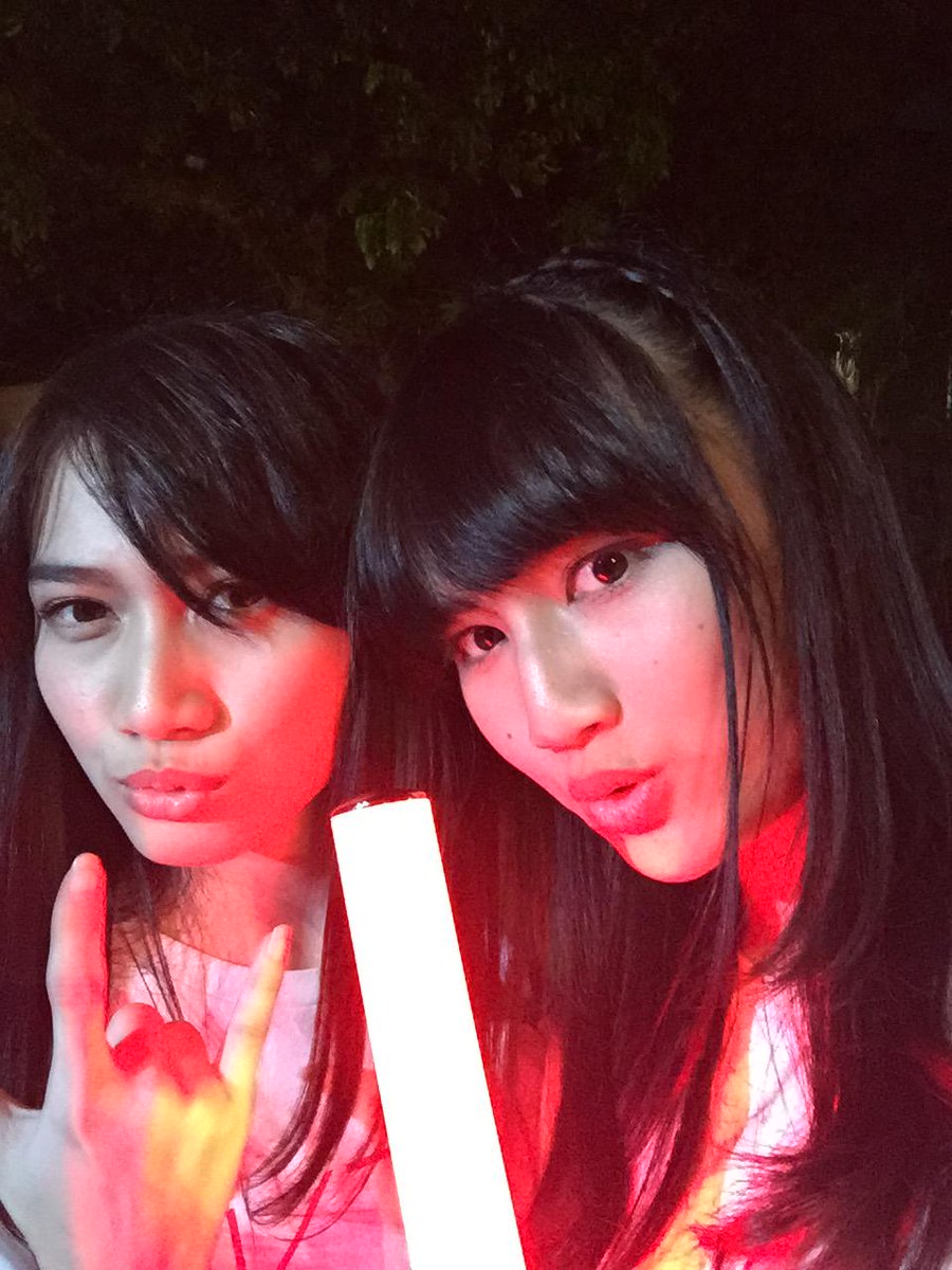 thisfrieska's tweet photo. Pas lagi maenin lightstick😆 http://t.co/UFylpyjrlK