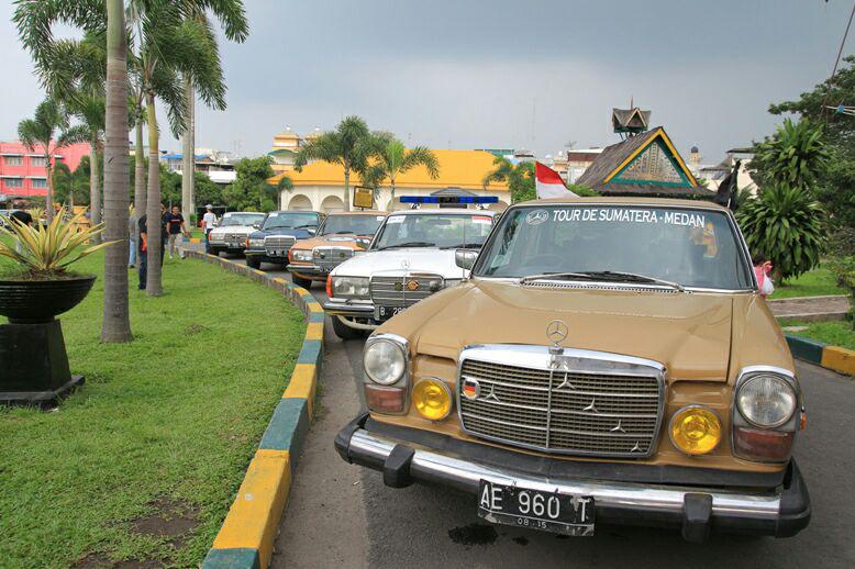 blackquin_doc's tweet photo. Mercedes-Benz classic #classiccar #w115 #w123 #mbclassic http://t.co/rfZvR8CsVJ