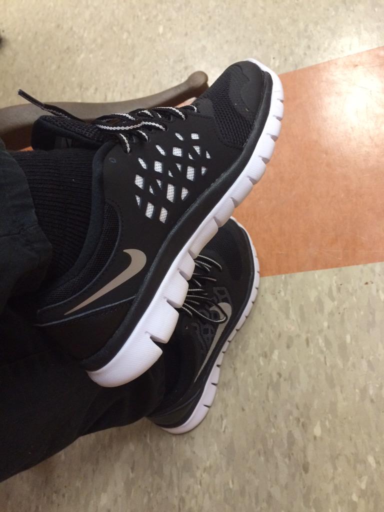 ConcreteRose_9O's tweet image. These shits is ugly but so comfortable 👌🏽 #workKicks #NIKE