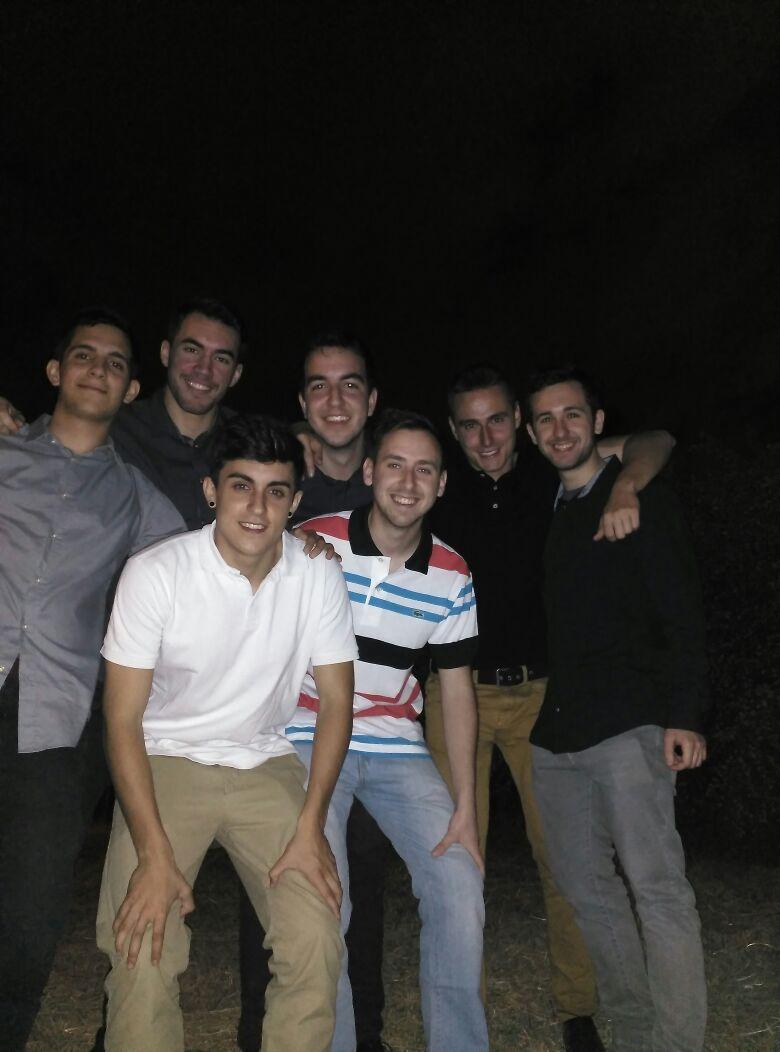 AlbertoMoron23's tweet photo. Buena noche @angelballe93 @alehuestebas @official_meza @alvaro_dedios @javighm http://t.co/P63x0ZNbkS