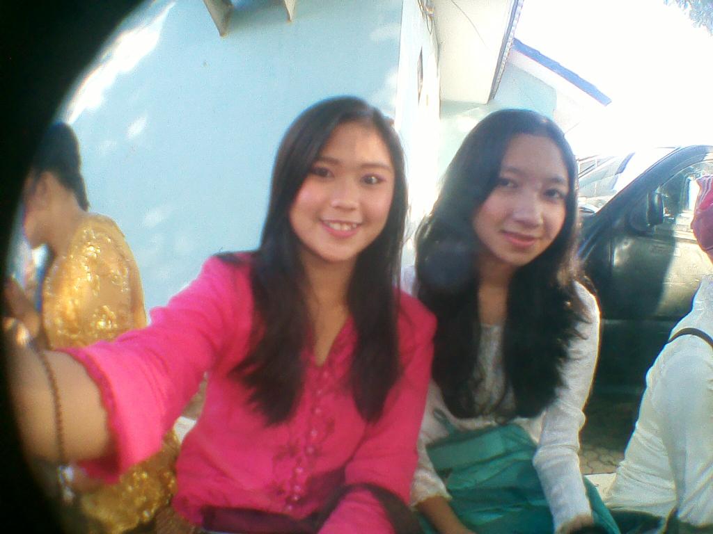 HappyDinda2's tweet photo. 3thn barengan terus♥
ciee bentar lagi jadi anak pulau wkwk @NoviaYoLanda8 
sukses yaa shayyy. http://t.co/TwwWe9mZfc