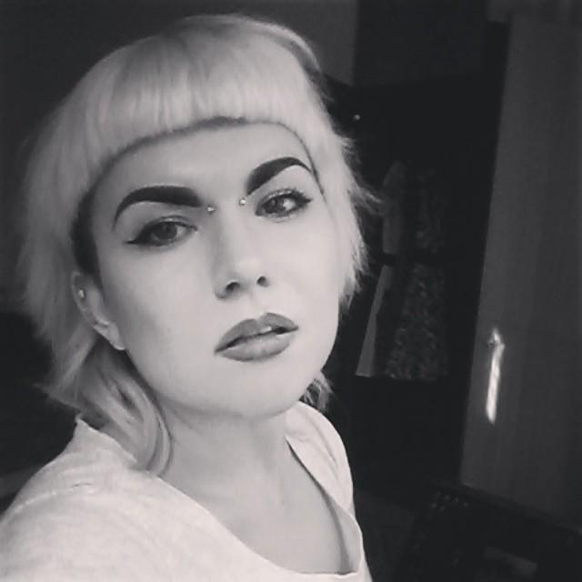 InstaPrague's tweet photo. Wornout makeup at friends' new place #vegan #zef #swegan #agender #makeup #microfringe #ey… http://t.co/qOwttF0Q00 http://t.co/nlekzeXbnB