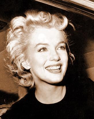 Rsteezzz's tweet photo. Happy B Day to the Queen of all Queens. http://t.co/ZwOBhUN8hl