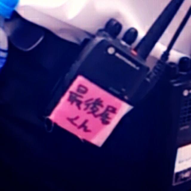 SJ_ELF_22's tweet photo. グッズ最後尾にいるスタッフ http://t.co/2n4m9Fsxk1