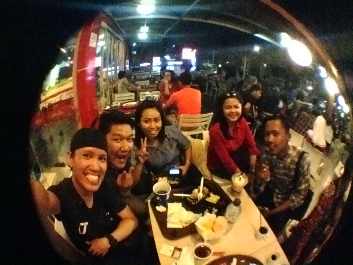 MFFitta's tweet photo. perform akustik KFC cideng,thank's bwt indie's Management,semangat yaa... http://t.co/QqwlfPn0B3