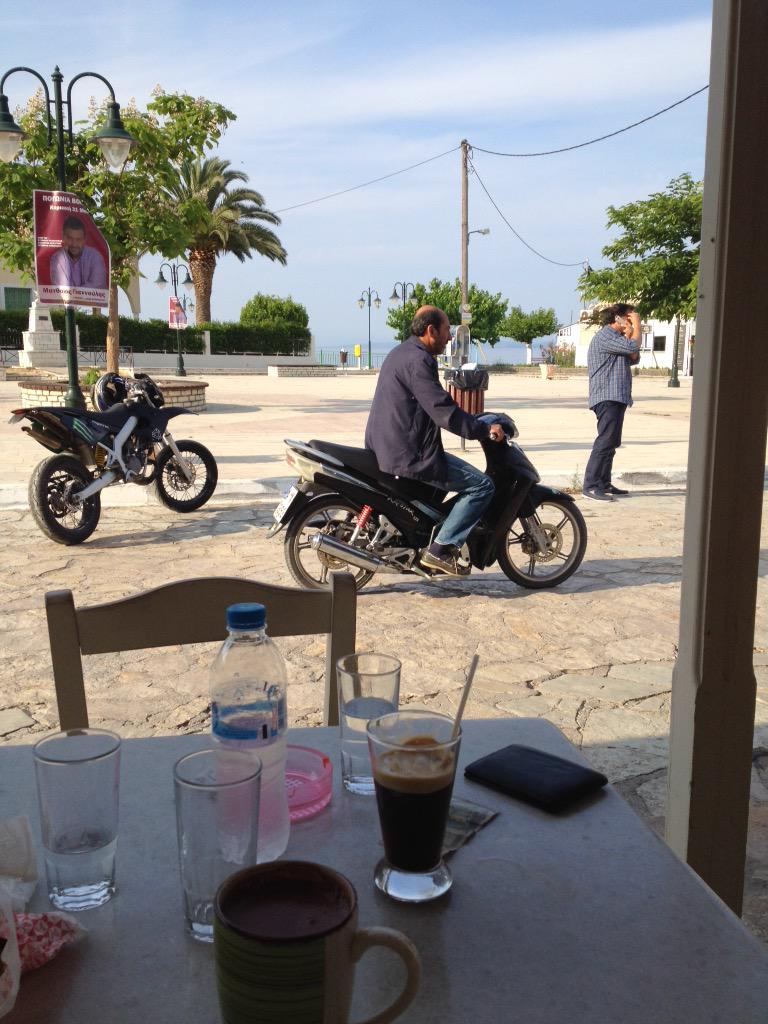 KiwiMerican's tweet photo. Breakfast not a big thing in Greece. Quick coffee &amp; a smoke then off to work....holiday time #morecoffeeforme http://t.co/UXol6WKgXt