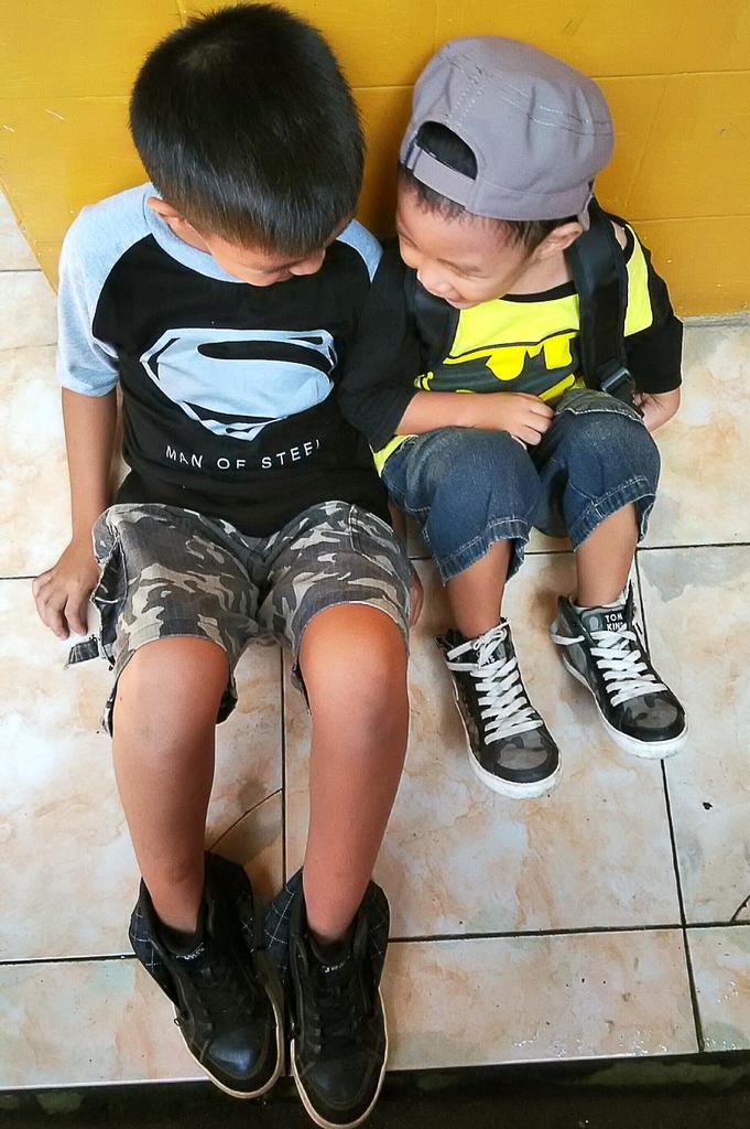 AllenDart's tweet photo. superhero sedang bersenda gurau #TOMKINS13IRTHDAY @myTOMKINS @AllenDart http://t.co/kwmvltfkuj