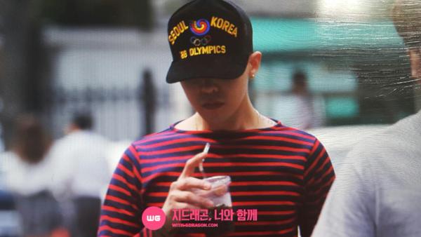 CHOIPLOYLO's tweet photo. บิ๊กแบงมาอัด sketchbook กันแล้ว ท็อปฮยองล่ะ ? #WhereisTOP http://t.co/Bgo5n7V642
