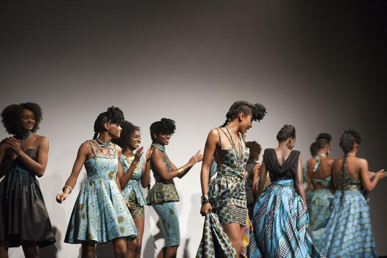 LeMonde_Afrique's tweet photo. Du cheveu à retordre au salon « Boucles d’Ebène » ( par Gladys Marivat) #SalonBE
http://t.co/gQud4JJ93f http://t.co/qnXLRILFqr