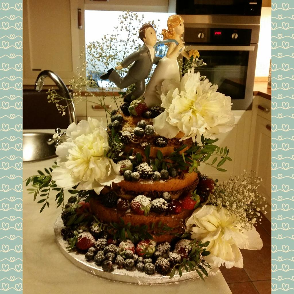eli_n_m's tweet photo. Mi primera #tartadeboda!!qué ilusión!!#peonia #vainilla #chocolate #novios #vivanlosnovios #wedding #bodorrio http://t.co/7vFpBsJOVw