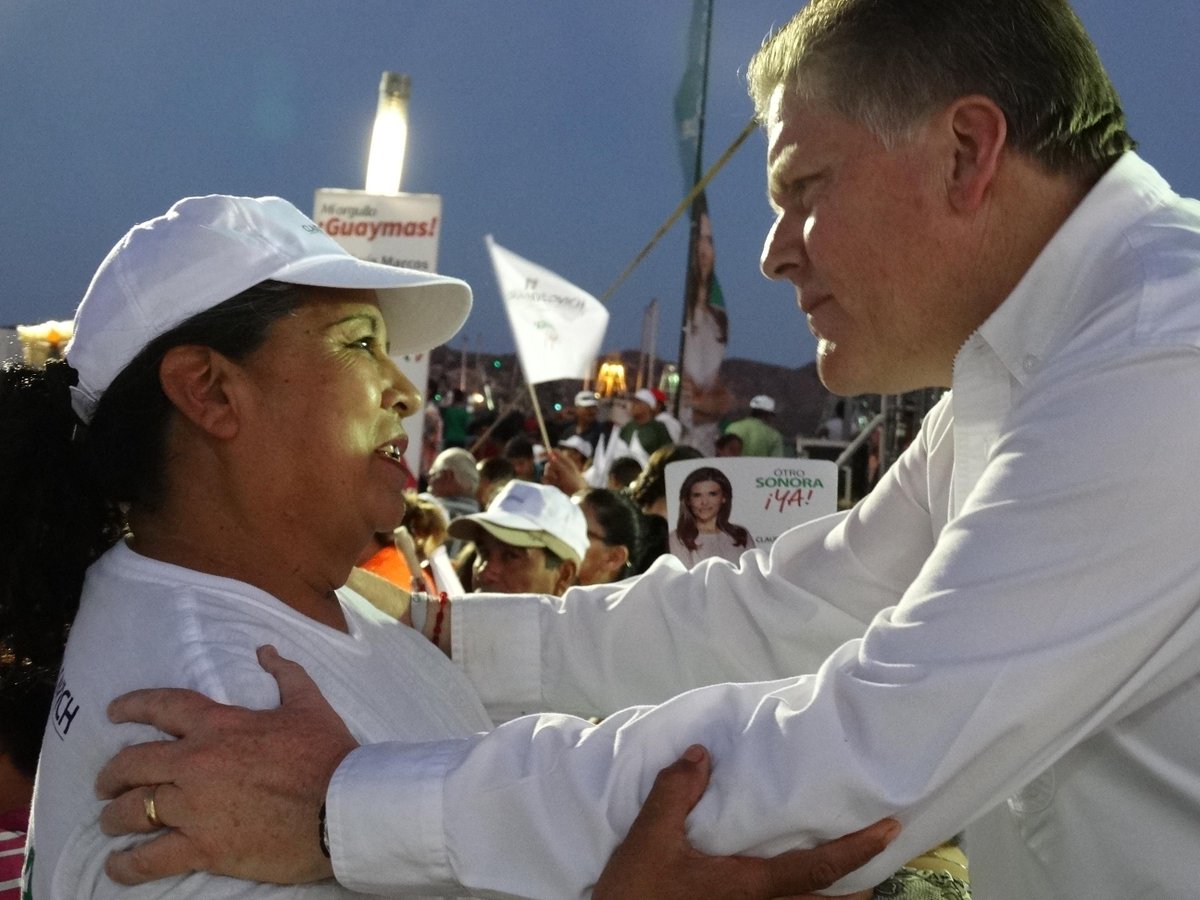 WalterComunica's tweet photo. La esperanza en los ojos de la gente, es el motor que nos mueve diario para llegar al @CongresoSon : @wdecima http://t.co/0qhNgCh0cW
