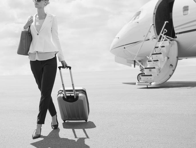 InStyle's tweet photo. Look great from the plane to the party with these pre-flight beauty hacks: http://t.co/B9HLX6mYkF http://t.co/86jAG8T3mZ