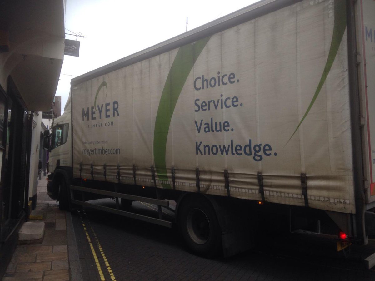 theresahiggins's tweet image. Just witnessed this lorry hit the Purple Dog Pub twice and another shop. The driver did not stop #driverfail