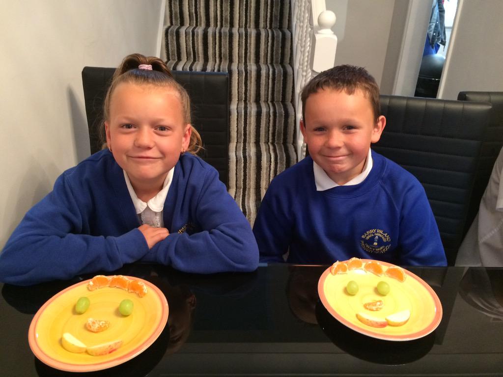 louisehobbs2's tweet photo. @atbarryisland #HealthEatingWeek K.H and B.S enjoying a nice healthy fruit face for breakfast. #celyn http://t.co/cdODywYmpV