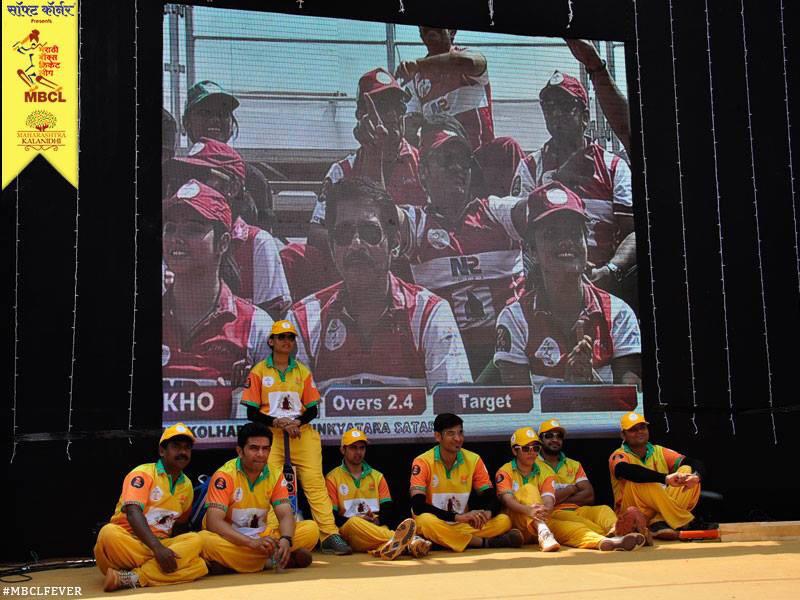 magareankit's tweet photo. Relaxing time #MBCL #CLASSICNASHIK #MARATHIBOXCRICKETLEAGUE #MBCLFEVER #PLAYFAIRPLAYHARD http://t.co/jMRs1Ma5cQ
